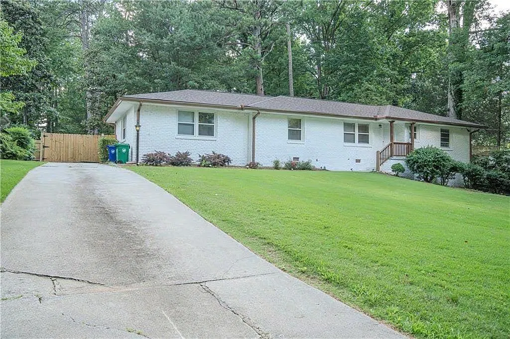 4 bed, 3.0 bath, 2172 sqft, $3,995 — Photo 2
