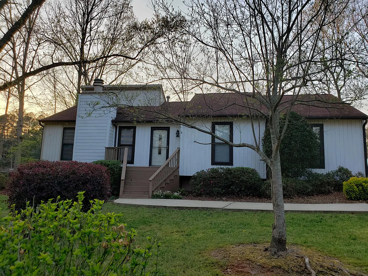 Building Photo - 1424 Fairway Ridge Dr