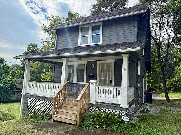 2nd image of 692 W Thornton St