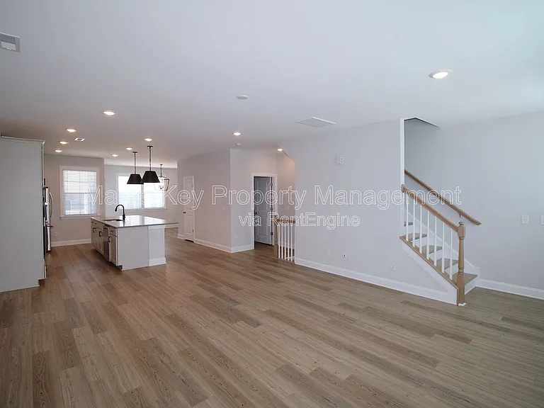 612 Amaranth Dr — Photo 5