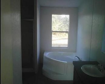 4th image of 240 Flagstone Dr