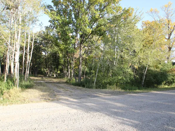 6702 1st St N, Moorhead, MN 56560