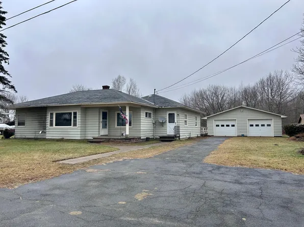 8 Depot St, Mooers, NY 12958