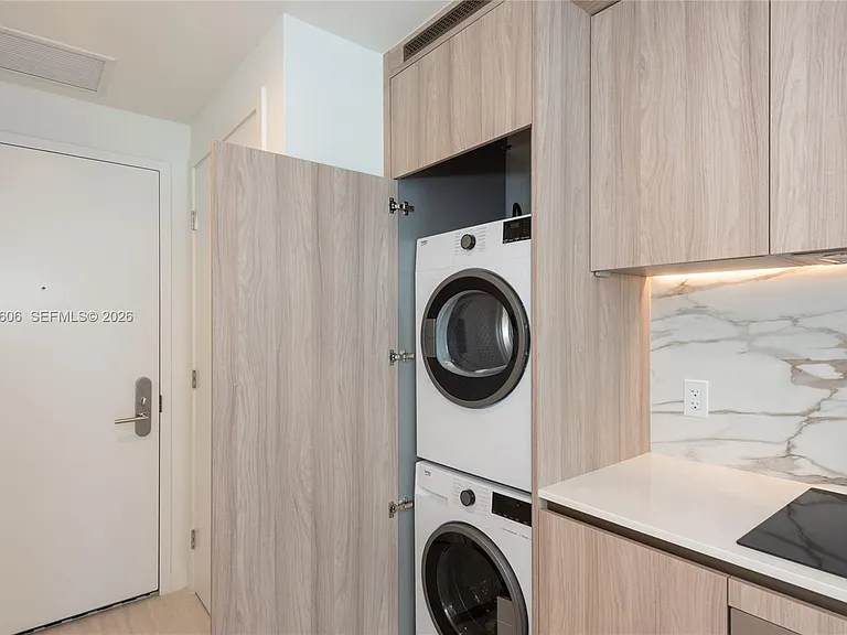 77 SE 5th St #1813 — Photo 4