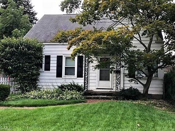 2nd image of 2458 23rd St