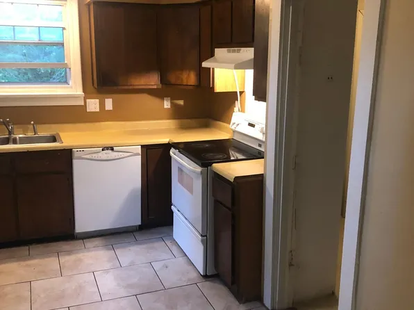 829 Kirkwood St, Dubuque, IA 52001