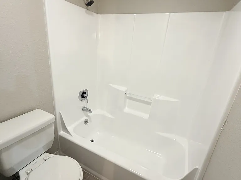 Cedar Apartments — Photo 8