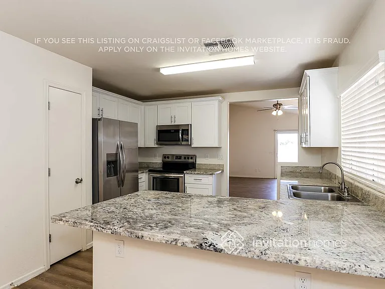 12014 W Holly St — Photo 8