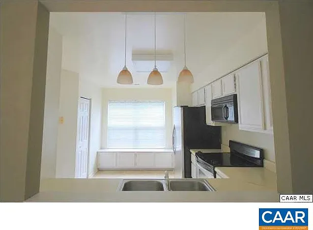 2 bed, 2.0 bath, 1878 sqft, $1,900 — Photo 4