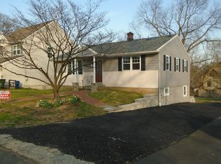 935 Brown Ave, Huntingdon Valley, PA 19006