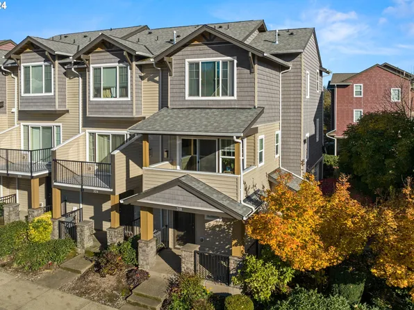 318 NE Edgeway Dr, Hillsboro, OR 97006