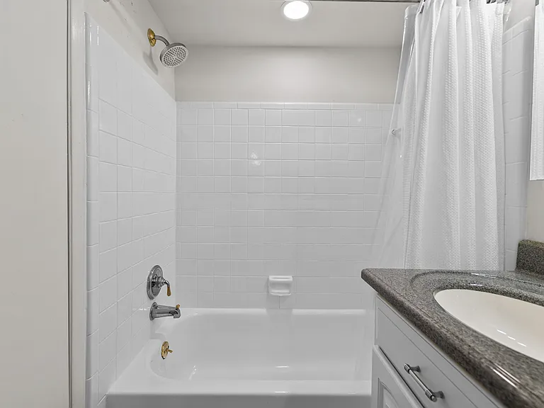 704 Oakbrook Ridge Dr — Photo 22
