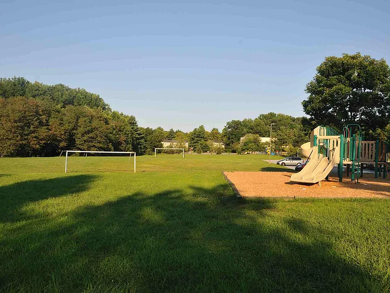 Forest View Pl — Photo 8