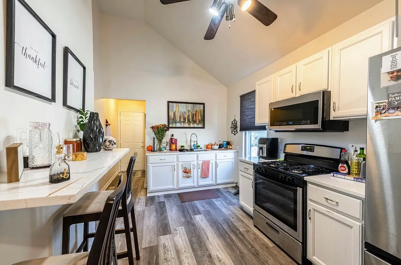 2 bed, 1200 sqft, $1,300 — Photo 3
