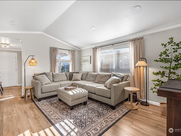 5th image of 10508 59th Drive NE