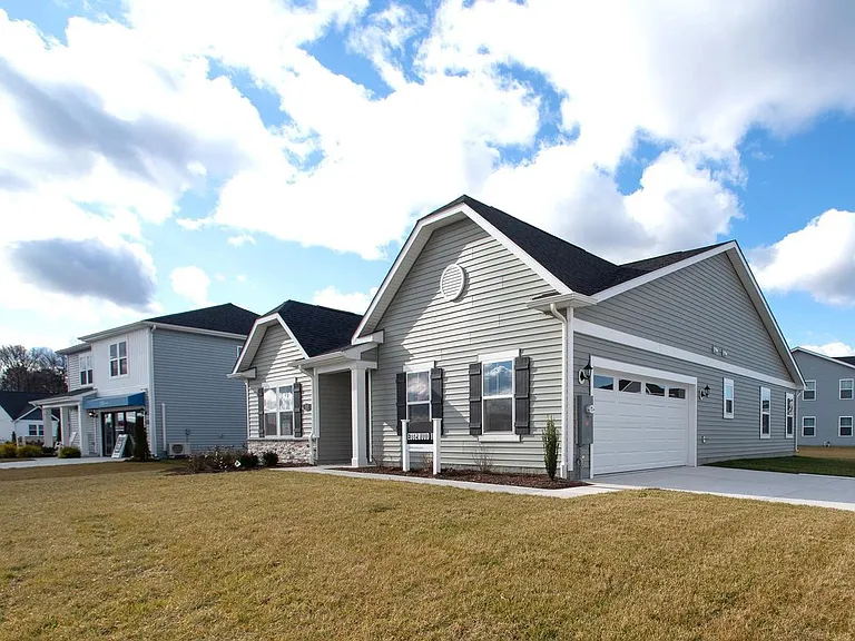 535 Hall Dr — Photo 4