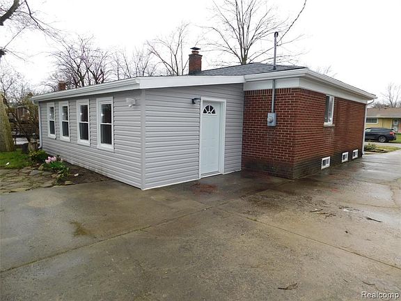 4th image of 2154 Harmon St
