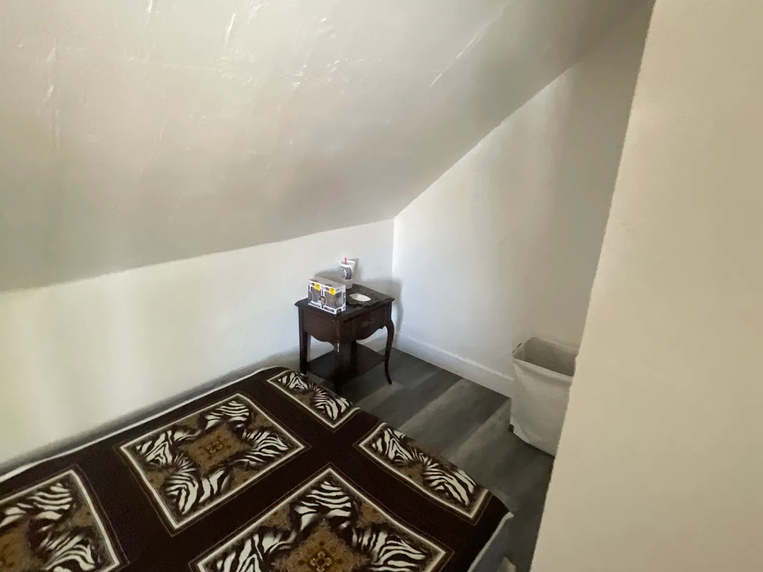 10 bed, 5000 sqft, $900 — Photo 3