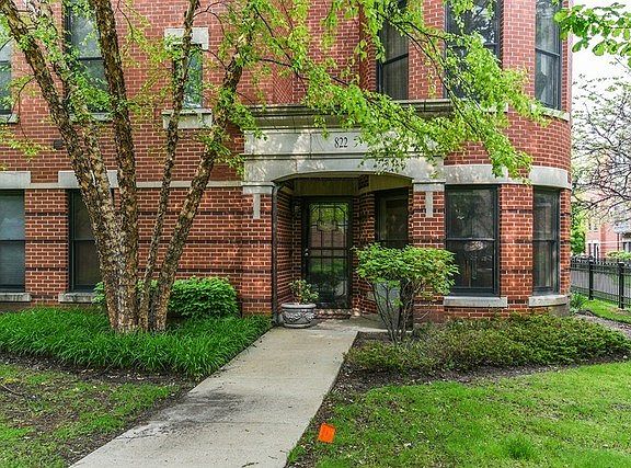 2nd image of 822 W College Pkwy