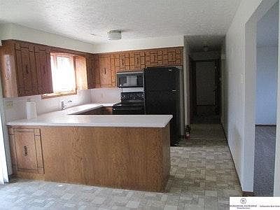 2nd image of 211 W Glenmore Dr