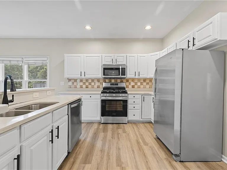 628 Vista Ter — Photo 12