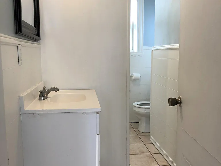 27 Violet St #1 — Photo 28