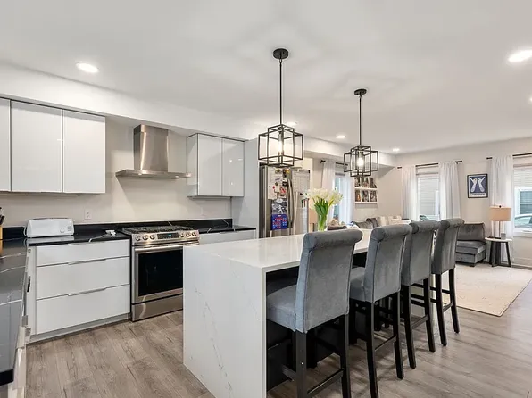 169 W 9th St, South Boston, MA 02127