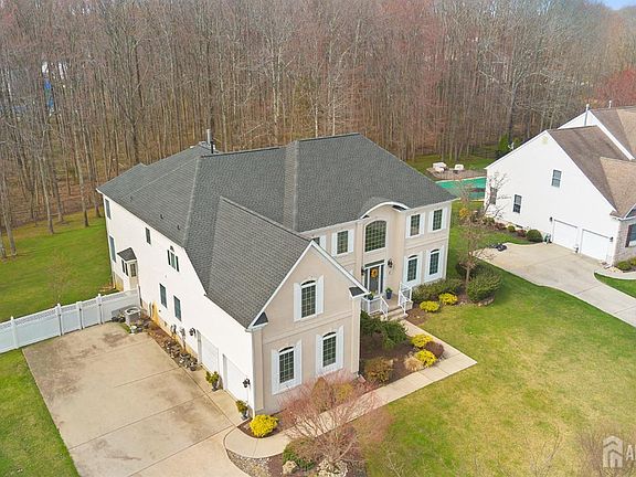 3rd image of 9 Stonegate Dr