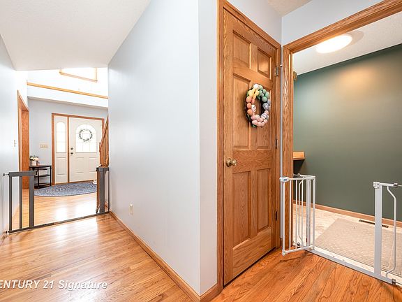 5th image of 116 S Westlawn Dr