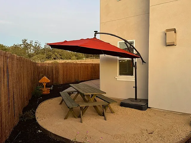 Private Side Yard