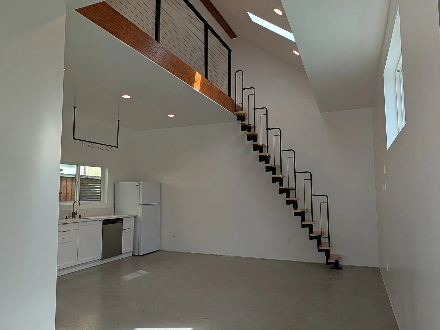 288 Knox St — Photo 2
