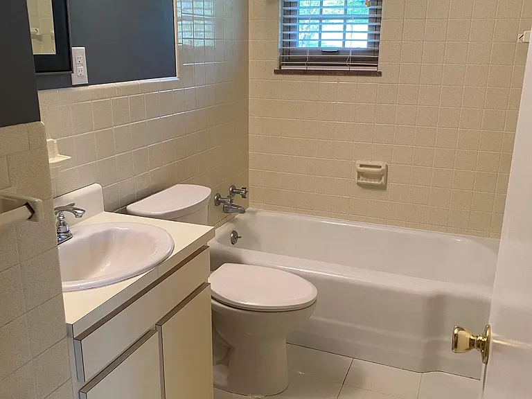 7528 Deane Hill Dr — Photo 8