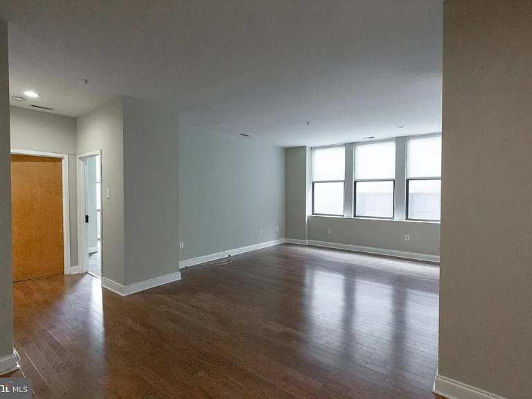 220-2 S 16th St #402 — Photo 11