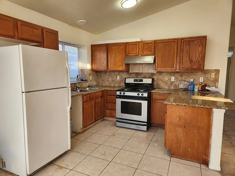 4052 Harris Ave — Photo 1