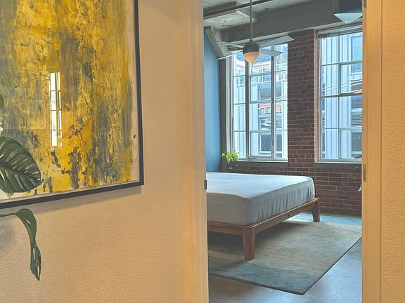 5th image of 2029 Wyandotte St APT 306