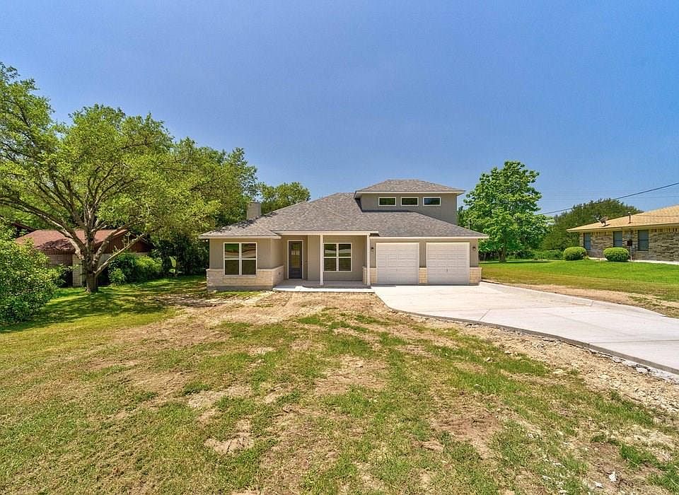 1st image of 130 Oak Creek Cir