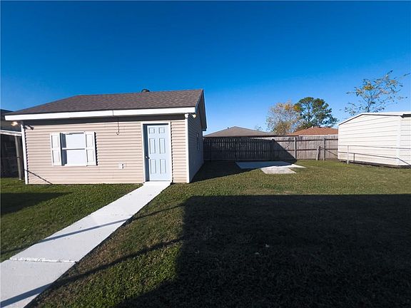 3rd image of 2760 Russell Dr
