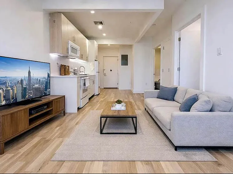 818 Lexington Ave #5F — Photo 2