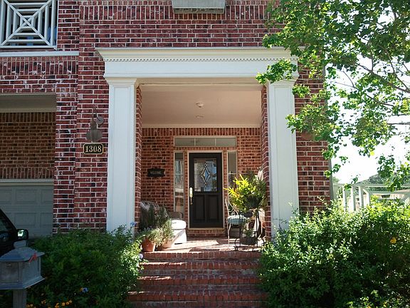 4th image of 1308 Oceanside Ln