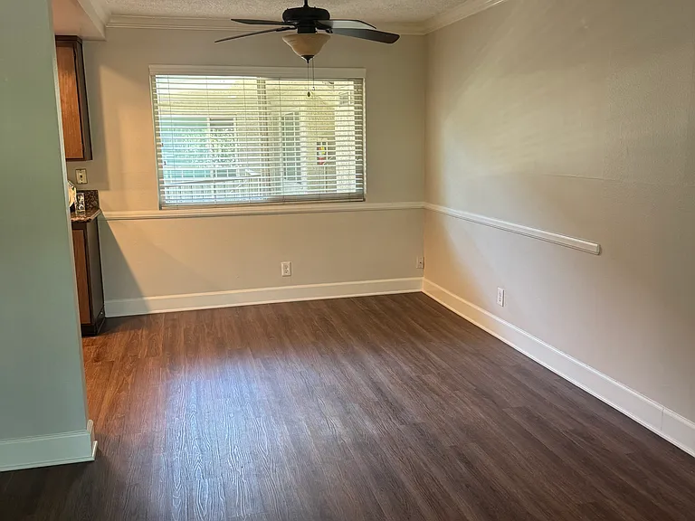 300 E Live Oak St #2C — Photo 4