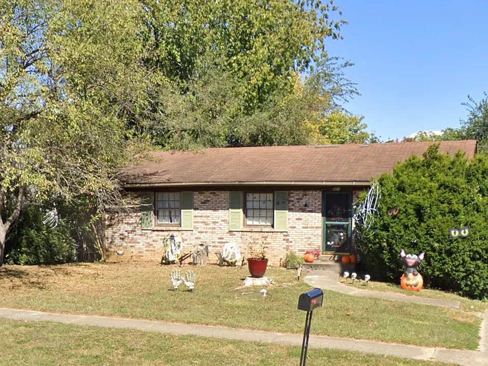 321 E Tiverton Way