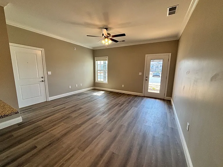320 Hillview Mills Blvd — Photo 4