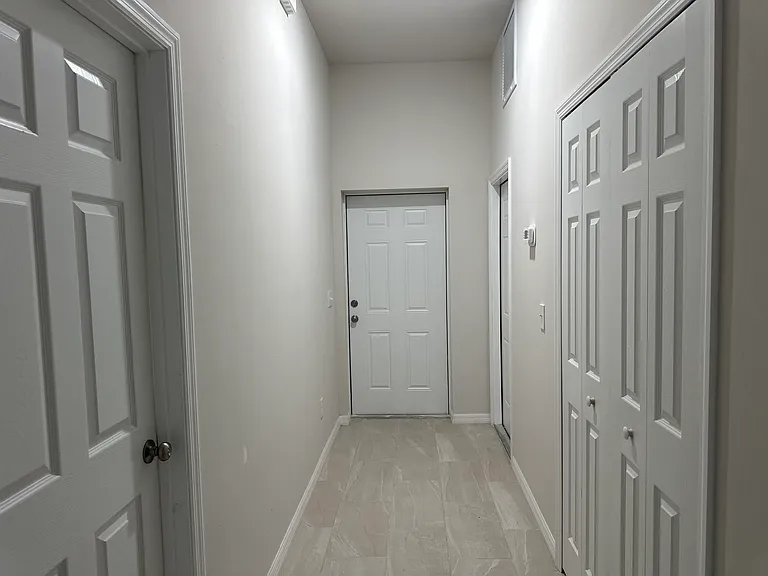 1421 NE 8th Pl — Photo 12
