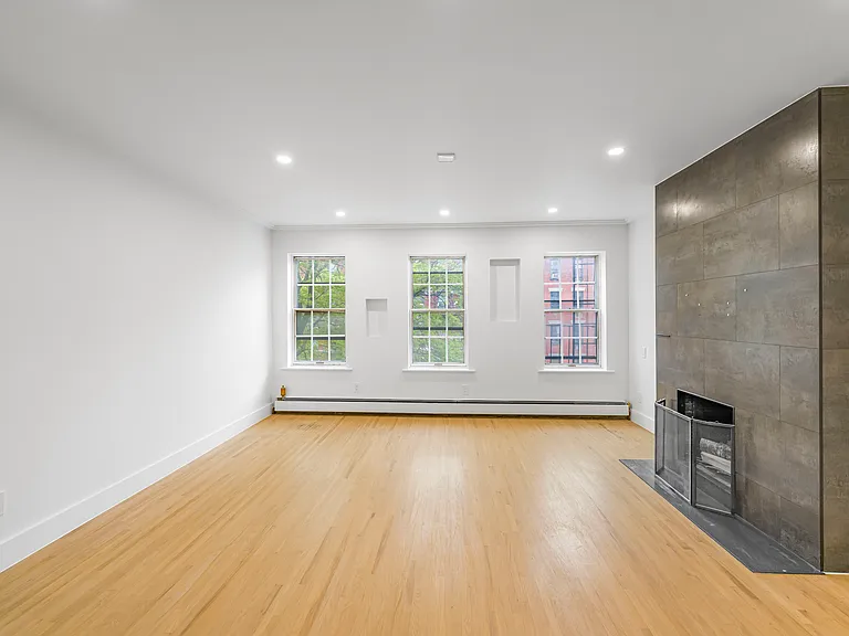 19 1st Ave #1 — Photo 6