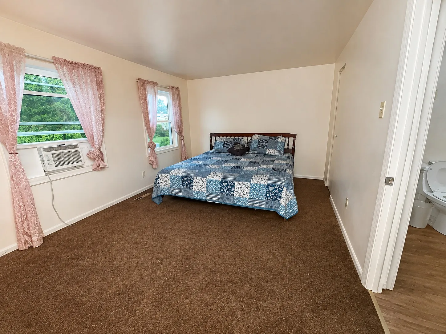 3 bed, 1402 sqft, $2,000 — Photo 4