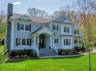 722 Albemarle St, Wyckoff, NJ 07481