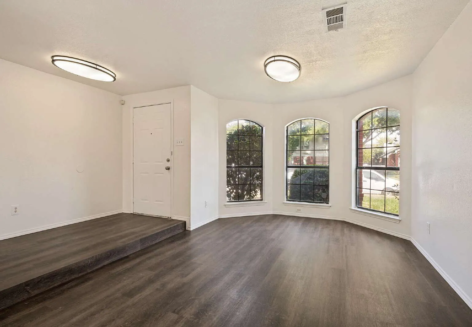 4 bed, 2.5 bath, 3020 sqft, $3,000 — Photo 3