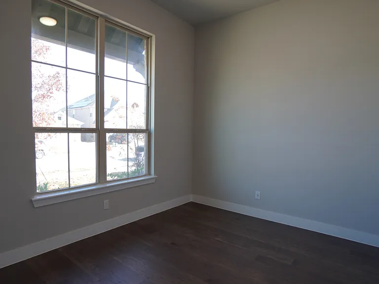 1833 Purtis Creek Dr — Photo 4