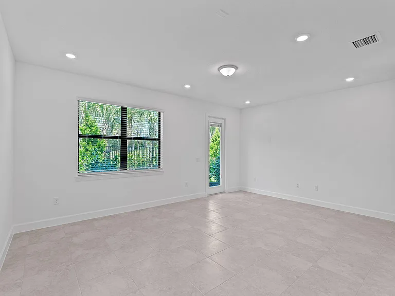 4291 Efendi Dr — Photo 10