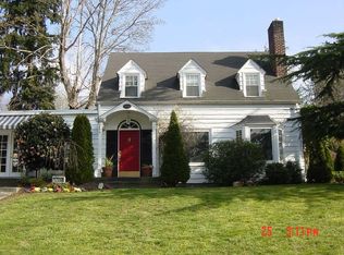 17946 Riviera Pl SW, Seattle, WA 98166